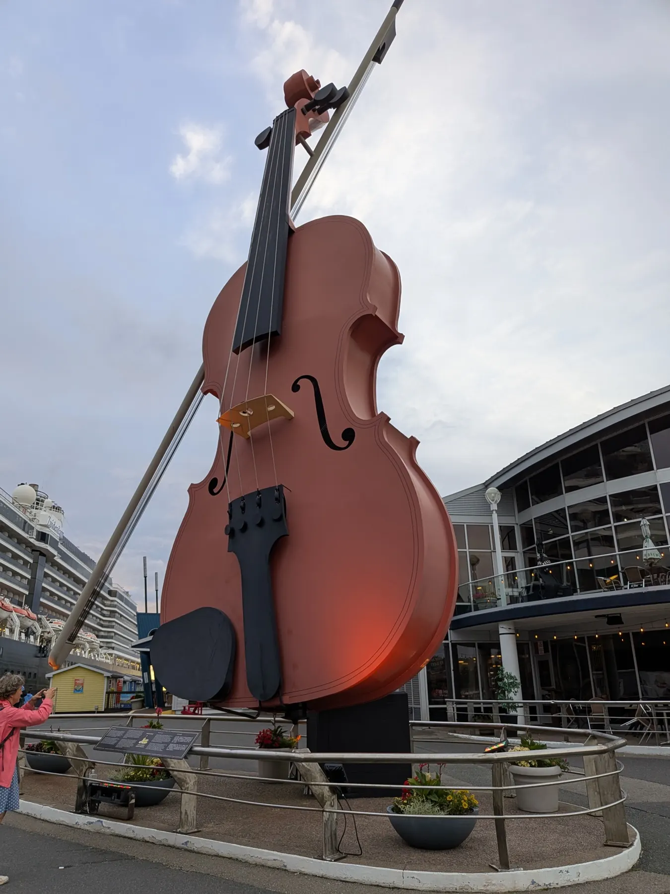 The giant fiddle at the Sydney waterfront